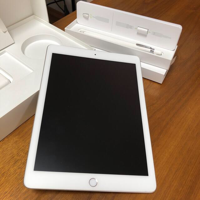 iPad 第6世代 WI-FI 128GB ApplePenci+スタンド式充電のサムネイル