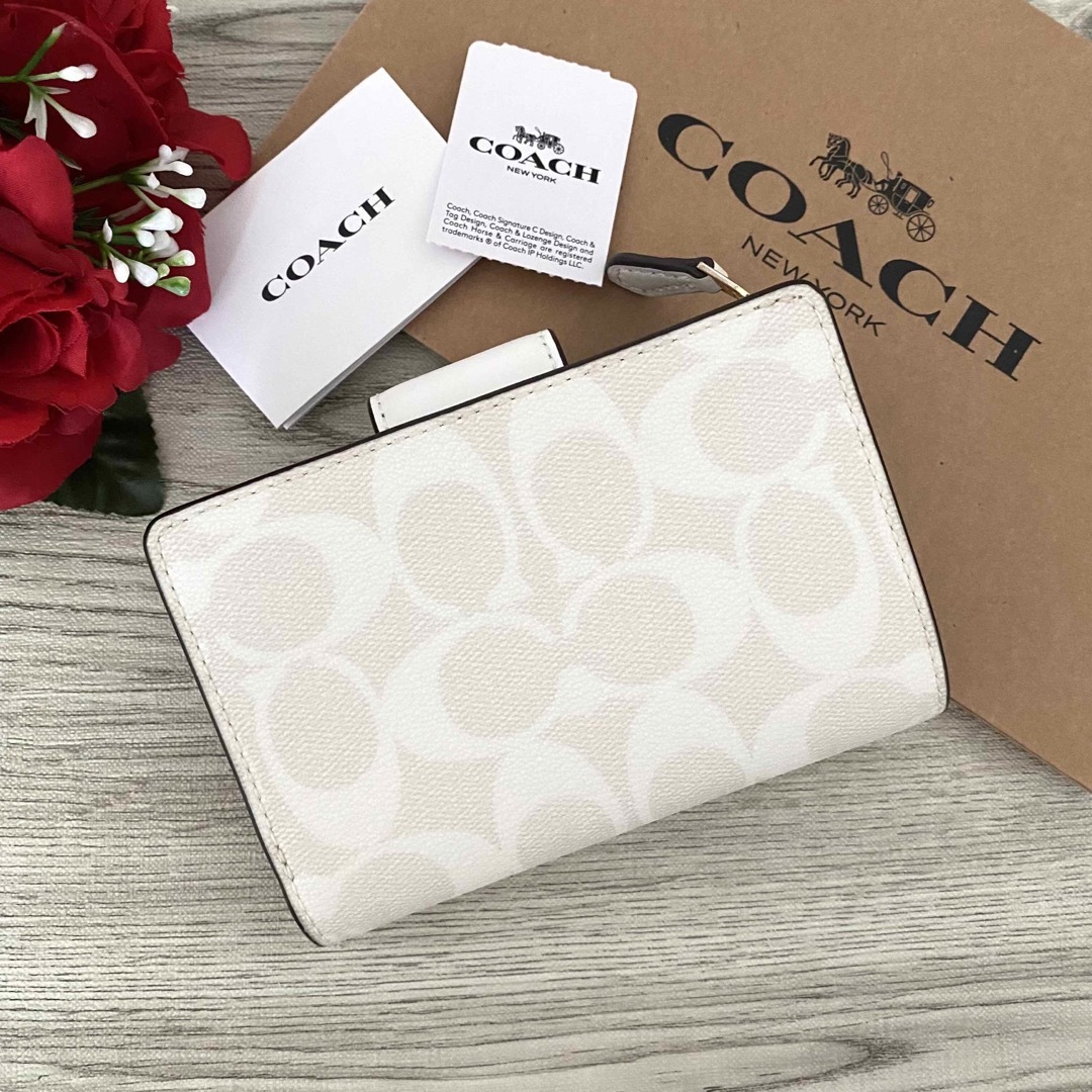 新品☆COACH(コーチ) ホワイト シグネチャー レザー 折り財布