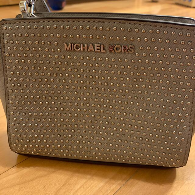 Michael Kors(マイケルコース)のマイケルコース　スタッズ斜めがけミニバック レディースのバッグ(ボディバッグ/ウエストポーチ)の商品写真