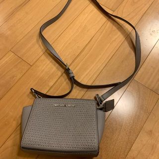 マイケルコース(Michael Kors)のマイケルコース　スタッズ斜めがけミニバック(ボディバッグ/ウエストポーチ)