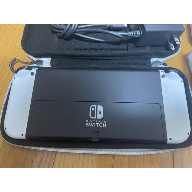 新型Nintendo  Switch コントローラー付き 12月17日まで 2