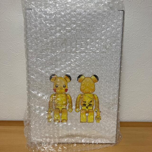 MEDICOM TOY(メディコムトイ)のBE@RBRICK ピカチュウ GOLD CHROME Ver.100％＆400 エンタメ/ホビーのフィギュア(その他)の商品写真