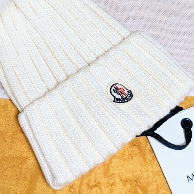 MONCLER(モンクレール)のMONCLER◆フォックスファー付きポンポンニット帽◆新品/タグ付き/保存袋 レディースの帽子(ニット帽/ビーニー)の商品写真