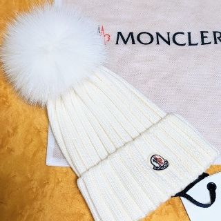 モンクレール(MONCLER)のMONCLER◆フォックスファー付きポンポンニット帽◆新品/タグ付き/保存袋(ニット帽/ビーニー)