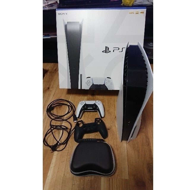 SONY(ソニー)の美品 SONY PlayStation5 CFI-1000A01オマケつき エンタメ/ホビーのゲームソフト/ゲーム機本体(家庭用ゲーム機本体)の商品写真