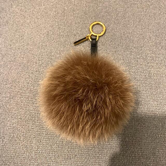 ロゴFENDI 美品 ポンポンチャーム ファーチャーム ロゴ キーホルダー