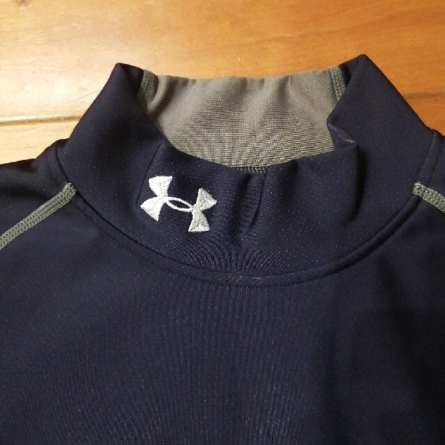 UNDER ARMOUR(アンダーアーマー)のアンダーアーマー　長袖インナー スポーツ/アウトドアのサッカー/フットサル(ウェア)の商品写真