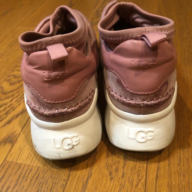 UGG(アグ)のugg 23.5cm ピンク　ボリューム　　スリッポン  レディースの靴/シューズ(スリッポン/モカシン)の商品写真