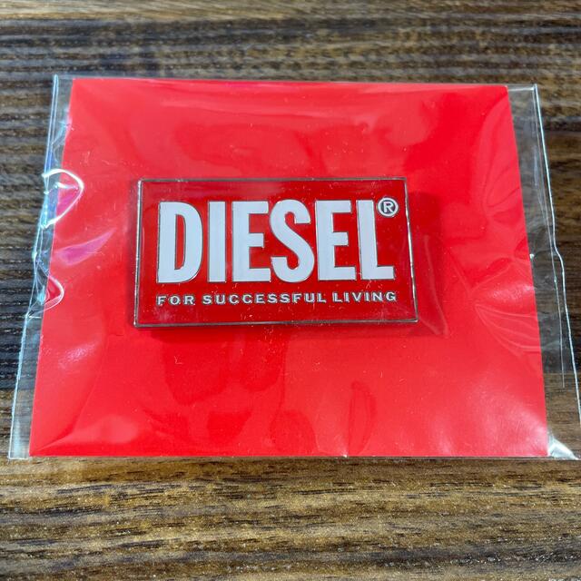 DIESEL(ディーゼル)の【新品未開封】DIESEL ピンバッジ エンタメ/ホビーのコレクション(ノベルティグッズ)の商品写真