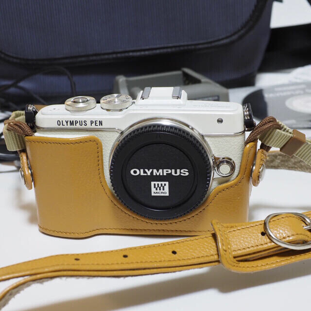 OLYMPUS(オリンパス)のオリンパス PEN Lite E-PL7 EZ ダブルズームキット ホワイト  スマホ/家電/カメラのカメラ(ミラーレス一眼)の商品写真