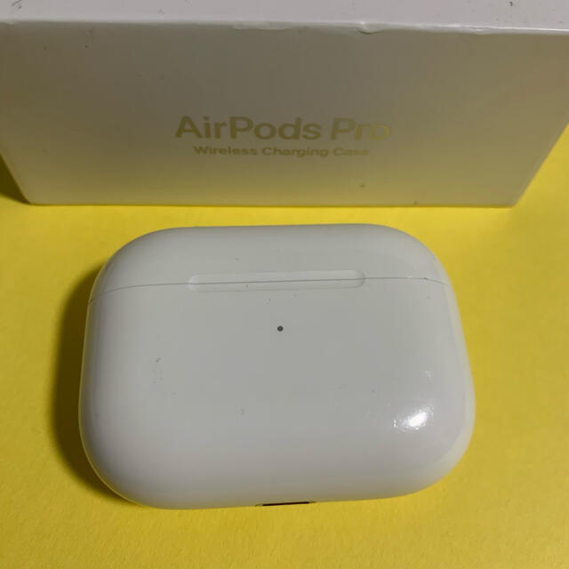 極美品　Apple AirPods  Pro エアーポッズ　充電ケースのみ