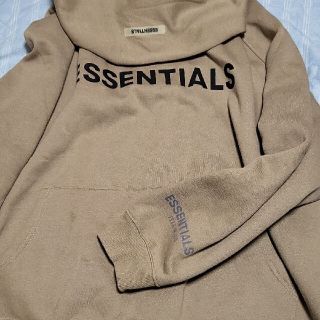 フィアオブゴッド(FEAR OF GOD)のessentials パーカー(パーカー)