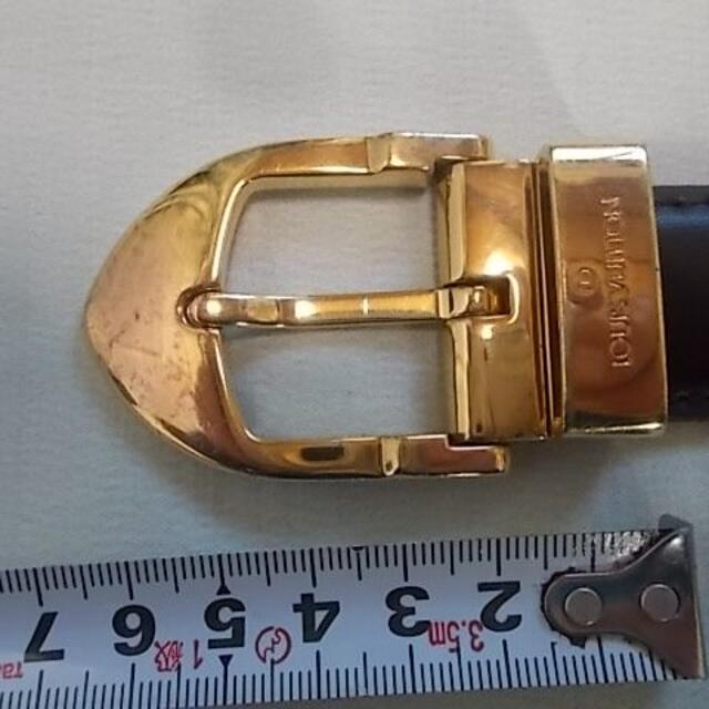 LOUIS VUITTON(ルイヴィトン)のルイビトン　ゴールド　 バックルのみ 黒ベルト幅２，９ｃｍ メンズのファッション小物(ベルト)の商品写真