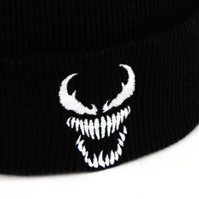 MARVEL(マーベル)の新品　日本未発売　ヴェノム　ニット帽　刺繍 メンズの帽子(ニット帽/ビーニー)の商品写真