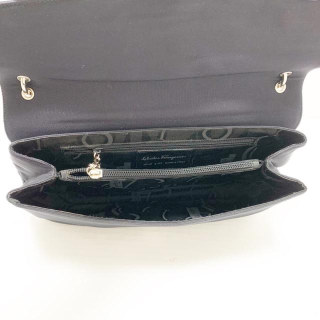 Salvatore サルバトーレフェラガモ ショルダーバッグの通販 by ブランディア|サルヴァトーレフェラガモならラクマ Ferragamo - 在庫あ特価