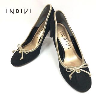 インディヴィ(INDIVI)のINDIVI インディヴィ スエード リボン パンプス ブラック 22.5cm(ハイヒール/パンプス)