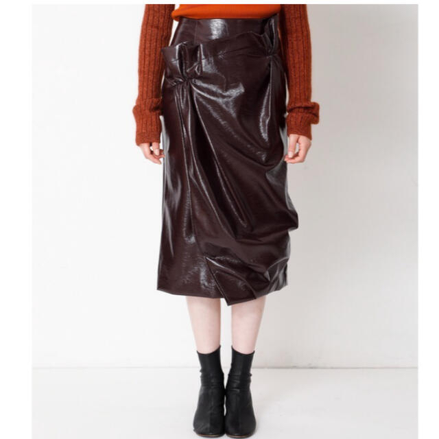 LE CIEL BLEU(ルシェルブルー)のIRENE  2019AW patent leather skirt レディースのスカート(ひざ丈スカート)の商品写真