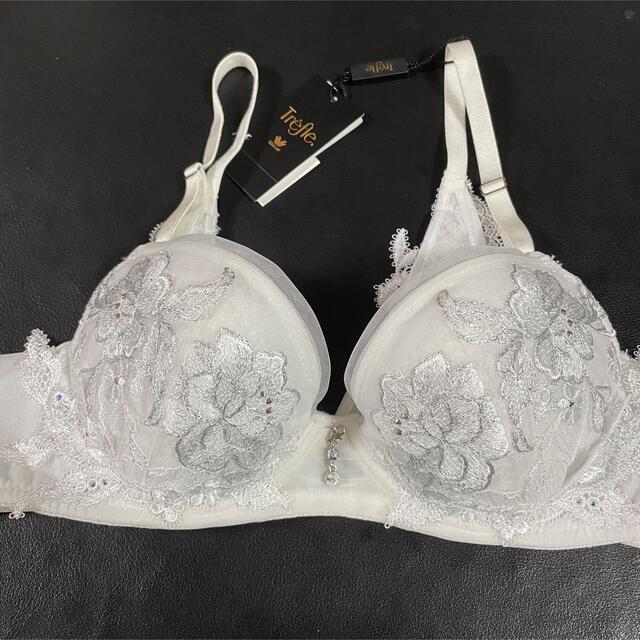 Wacoal - 【新品】ワコール トレフル ブラジャー スワロフスキー C75 ...