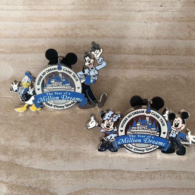 ディズニーDisney ピンバッジ グッズ エンタメ/ホビーのおもちゃ/ぬいぐるみ(キャラクターグッズ)の商品写真