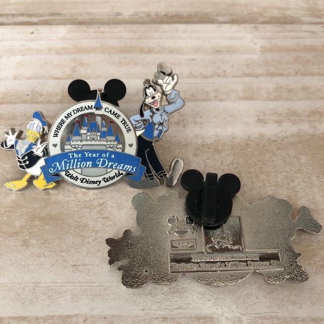 ディズニーDisney ピンバッジ グッズ エンタメ/ホビーのおもちゃ/ぬいぐるみ(キャラクターグッズ)の商品写真