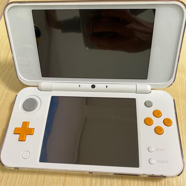 new ニンテンドー 2DS LL ホワイト×オレンジ 3