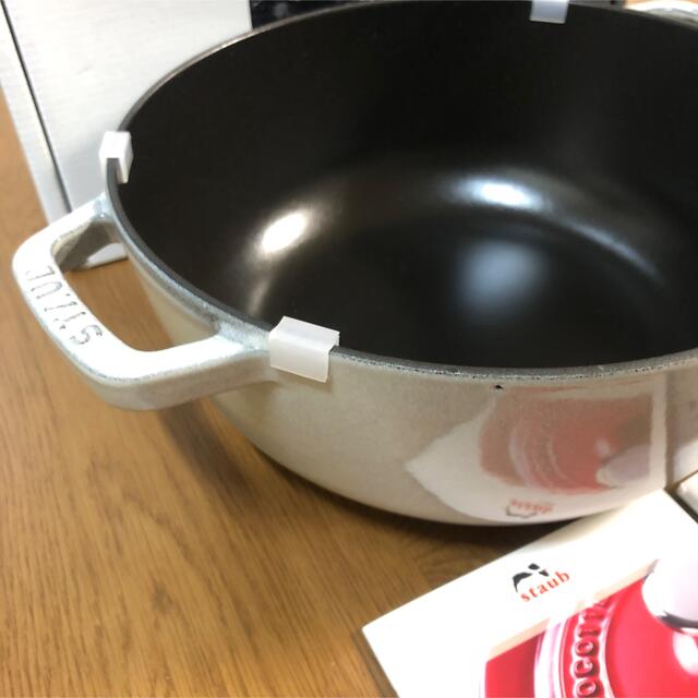 新品ラスト1点staub ストウブ スノーフレークココット 新品ラスト1点staub ストウブ スノーフレークココット
