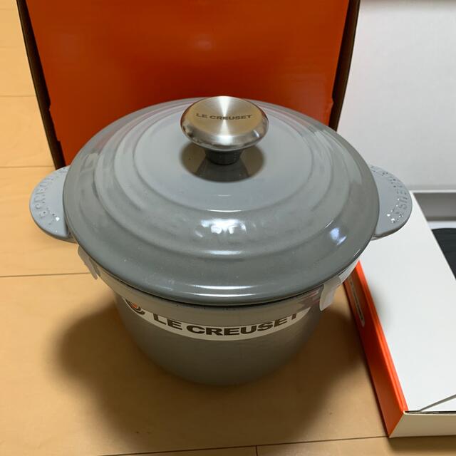 LE CREUSET(ルクルーゼ)の【フラミンゴ様専用】LE CREUSETココットエブリィ18 インテリア/住まい/日用品のキッチン/食器(鍋/フライパン)の商品写真