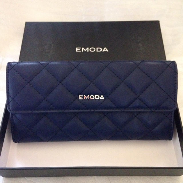 EMODA(エモダ)のあゆむ様専用ページ！エモダの長財布EMODAネイビー レディースのファッション小物(財布)の商品写真