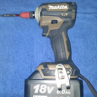 マキタ(Makita)のマキタインパクトドライバー　TD171D 18V  中古美品　たろすけ様専用(工具/メンテナンス)