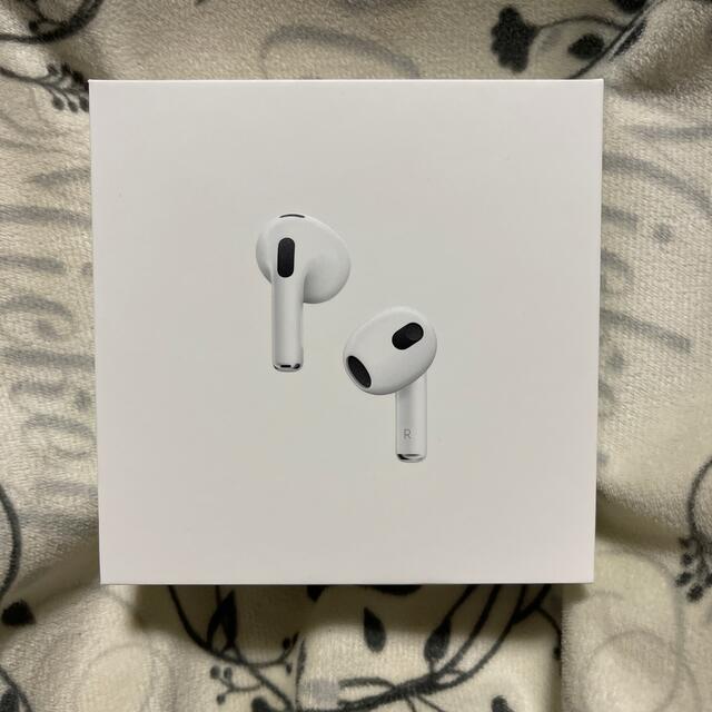 Apple(アップル)のAirPods 第3世代  スマホ/家電/カメラのオーディオ機器(その他)の商品写真