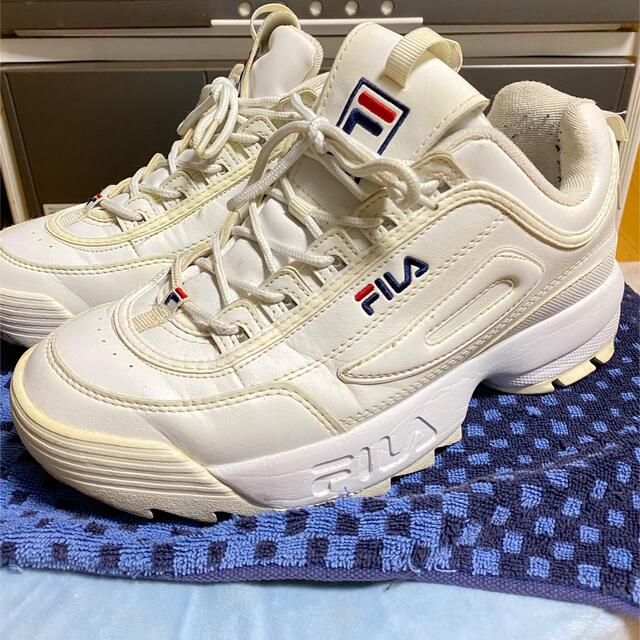 FILA(フィラ)のショータさん専用FILA ディスラプター　グアム購入 メンズの靴/シューズ(スニーカー)の商品写真