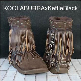 クーラブラ(Koolaburra)のKOOLABURRAxKettleBlack シープスキンムートンフリンジブーツ(ブーツ)