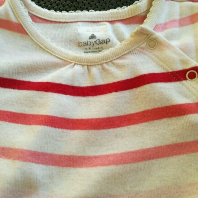 babyGAP(ベビーギャップ)のギャップ　長袖　インナー　ボーダー キッズ/ベビー/マタニティのベビー服(~85cm)(ロンパース)の商品写真