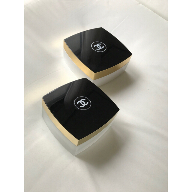 CHANEL(シャネル)のシャネル　No5 ルースパウダー　No5 ボディクリーム　空容器　CHANEL コスメ/美容のボディケア(ボディパウダー)の商品写真