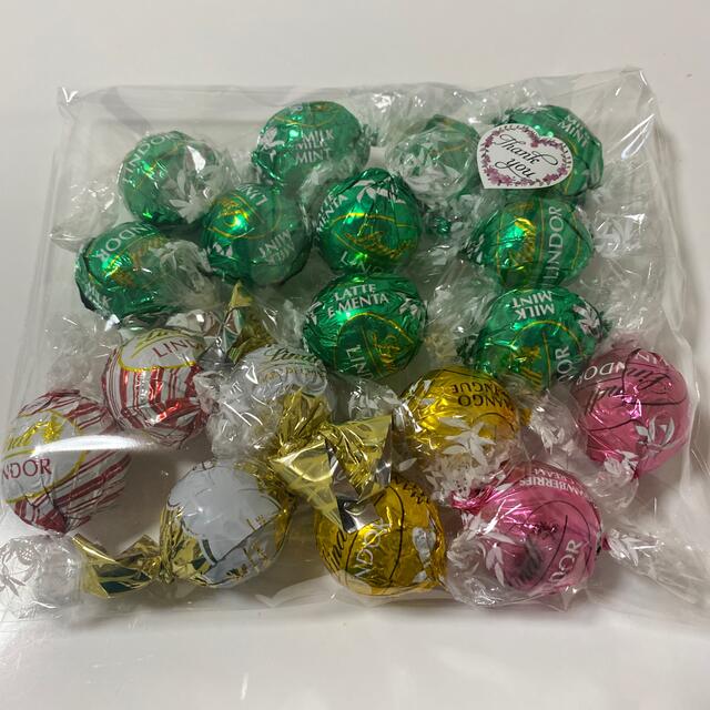 Lindt(リンツ)のとまと様ご専用　リンツ　リンドール 食品/飲料/酒の食品(菓子/デザート)の商品写真