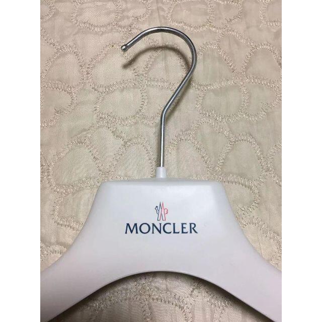 MONCLER(モンクレール)のモンクレール(MONCLER) メンズダウン ハンガー 幅45 インテリア/住まい/日用品の収納家具(押し入れ収納/ハンガー)の商品写真