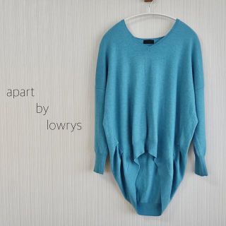 アパートバイローリーズ(apart by lowrys)のアパートバイローリーズ　　バックロングニット　vネックセーター　ブルー(ニット/セーター)