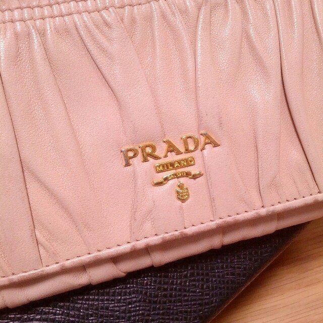 PRADA長財布☆完売カラー!!