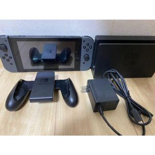 ニンテンドウ(任天堂)のNintendo Switch　グレー(家庭用ゲーム機本体)