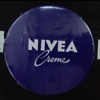 ニベア(ニベア)のＮＩＶＥＡ Ｃｒｅａｍニベアスキンケアクリーム日本製花王ドイツ提携品１６９ｇ新品(ボディクリーム)