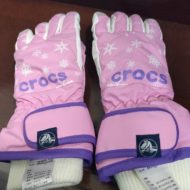 crocs(クロックス)の美品・キッズ★5歳〜6歳★CROCS・雪・スノー手袋 キッズ/ベビー/マタニティのこども用ファッション小物(手袋)の商品写真