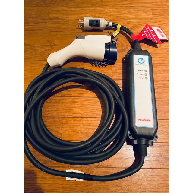 美品　日産リーフ充電ケーブル 3NK5E  383