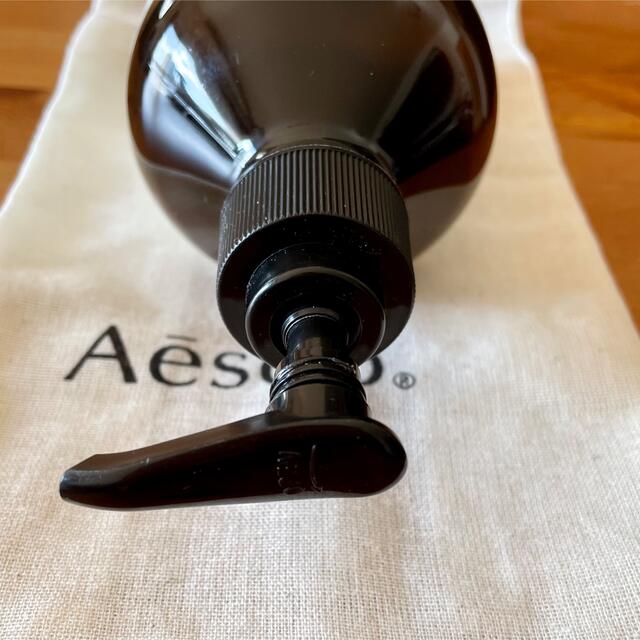 Aesop(イソップ)の(新品未使用) Aesop 空ボトル (500ml)➕巾着　ゼラニウム コスメ/美容のボディケア(その他)の商品写真