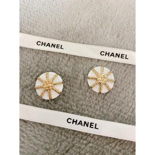 シャネル(CHANEL)のCHANEL  ビンテージ  ボタン  白  2個(各種パーツ)