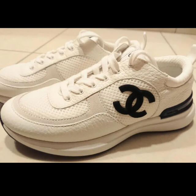 ではないデ CHANEL スニーカー ブラック ゴールドココの通販 by ...