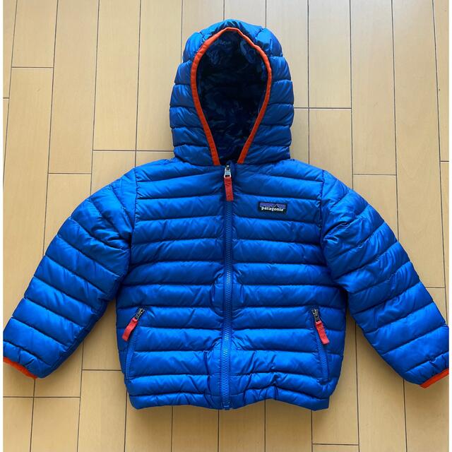 patagonia(パタゴニア)のパタゴニア キッズ リバーシブル ダウン ジャケット アウター 5T キッズ/ベビー/マタニティのキッズ服男の子用(90cm~)(ジャケット/上着)の商品写真