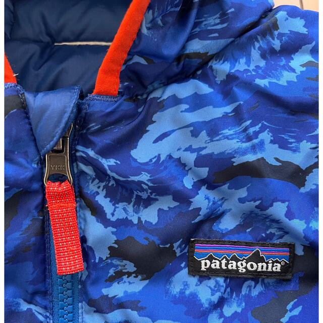 patagonia(パタゴニア)のパタゴニア キッズ リバーシブル ダウン ジャケット アウター 5T キッズ/ベビー/マタニティのキッズ服男の子用(90cm~)(ジャケット/上着)の商品写真