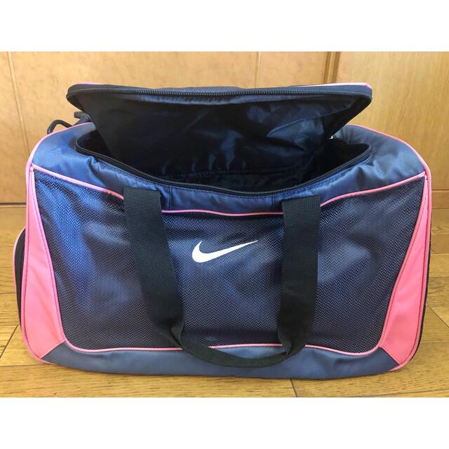 NIKE(ナイキ)のナイキゴルフ 2WAY ボストンバッグ ネイビー×ピンク ロッカーバッグ  スポーツ/アウトドアのゴルフ(バッグ)の商品写真