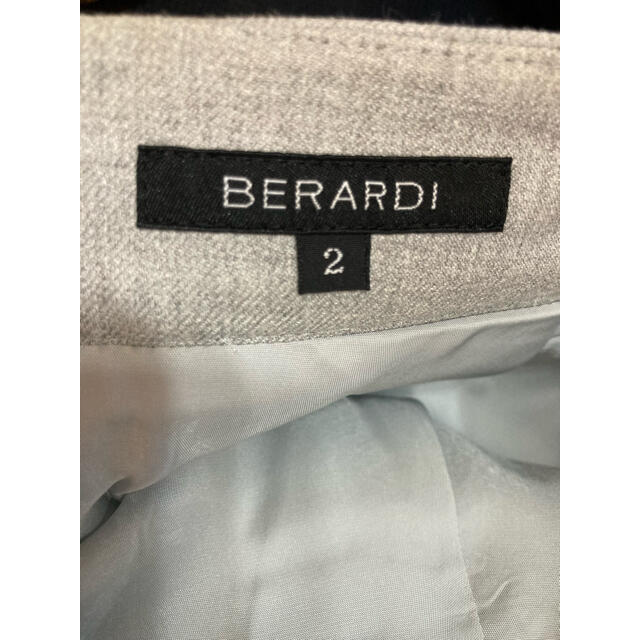 ANTONIO BERARDI(アントニオベラルディ)の希少【BERARDI】ベラルディ　ボンディングスカート レディースのスカート(ひざ丈スカート)の商品写真