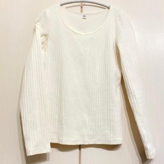 ユニクロ(UNIQLO)の長袖　トップス　ホワイト　ユニクロ　カジュアル(カットソー(長袖/七分))